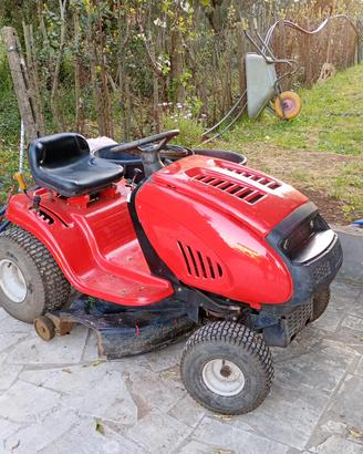 trattorino tagliaerba 