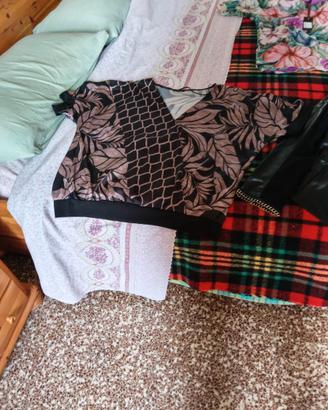 Giacca pelle sintetica nera e bluse
