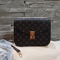Borsa e portafoglio donna firmato 