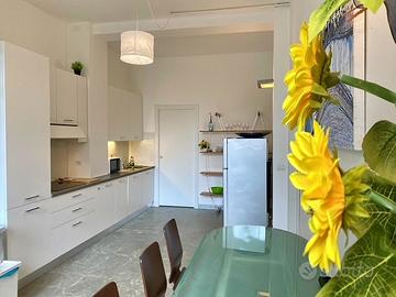 Ampia stanza con bagno M1rossa Milano