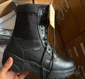 Anfibio in cuoio e cordura