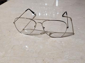 Occhiali con lente neutra