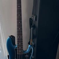 Fender American Precision Pro II basso Dark Night