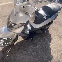 Beverly 250 anno 2005