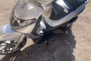 Beverly 250 anno 2005