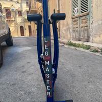 Attrezzo per esercizi gambe Leg Master