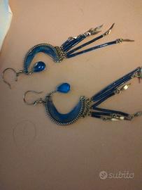 Orecchini pendenti stile Cleopatra blu con gocce