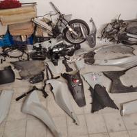 PLASTICHE E MOTORE SH125 2023