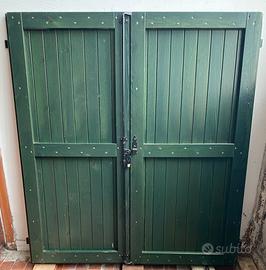 Portellone a due ante in legno verniciato verde