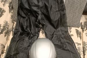 casco e pantaloni invernali moto
