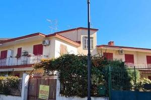 Villa di 140 m² con 4 locali e box auto a Somma Ve