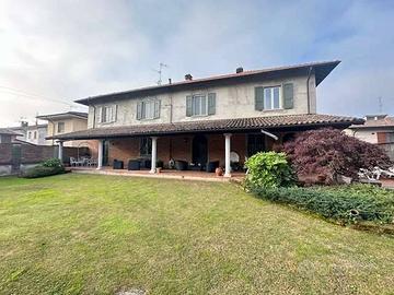 Villa di 340 m² con più di 5 locali e box auto dop