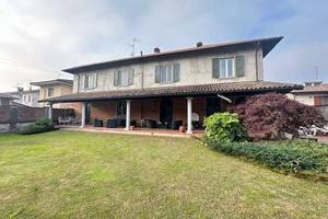 Villa di 340 m² con più di 5 locali e box auto dop