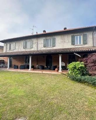 Villa di 340 m² con più di 5 locali e box auto dop