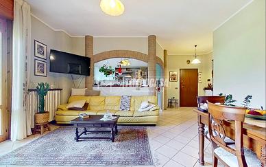 ST224-APPARTAMENTO CON MAGAZZINO, GARAGE E GIARDIN