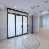 LOCALE COMMERCIALE CON ATTIVITA' IN VIA DEL MARE,