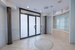 LOCALE COMMERCIALE CON ATTIVITA' IN VIA DEL MARE,