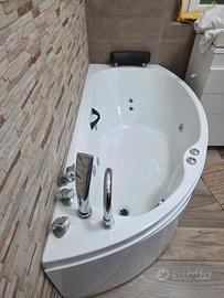 vasca da bagno con idromassaggio
