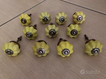 Pomelli a Margherita in Ceramica Gialli 11 Pezzi