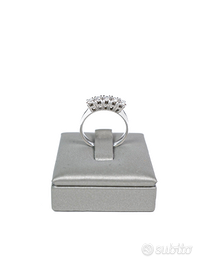 Anello in oro bianco e diamanti