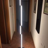 Lampada verticale a LED come nuova 