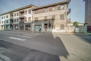 BORGOMANERO - DUE APPARTAMENTI + NEGOZIO