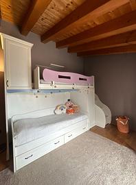 Cameretta a castello con scala e cubotti