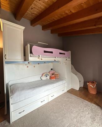Cameretta a castello con scala e cubotti