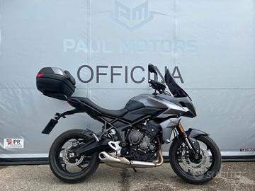 Triumph Tiger Sport 660 strada e valigie