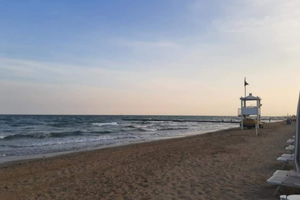 Ampio comodo a due passi dal mare