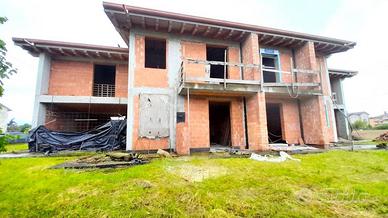 Casa indipendente di 252 m² con più di 5 locali e 