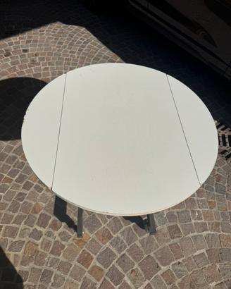 Tavolino tondo richiudibile con ruote