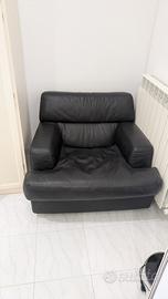 Poltrona in pelle nera