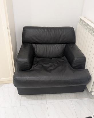 Poltrona in pelle nera