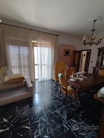 Appartamento di 150 m² con 4 locali e box auto a S