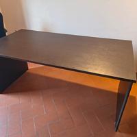 Scrivania effetto wengè