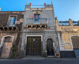 Aci catena - Casa singola con terrazzo a livello