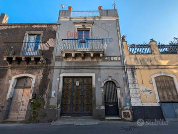 Aci catena - Casa singola con terrazzo a livello