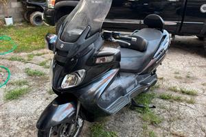 Suzuki Burgman 650 Executive - Scooterone