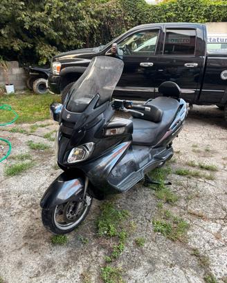 Suzuki Burgman 650 Executive - Scooterone