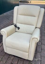 Poltrona in pelle color panna