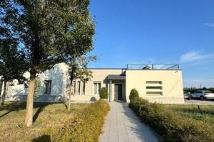 Villa di 220 m² con più di 5 locali e box auto a A