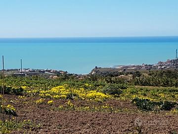 Terreno con vista sul mare più progetto approvato