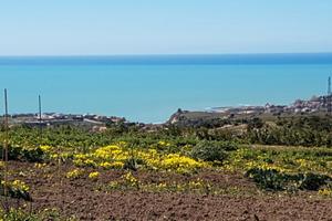 Terreno con vista sul mare più progetto approvato