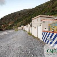 Lipari-Canneto. 90 mq oltre terrazza fronte mare