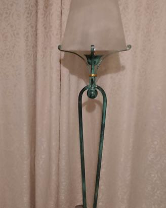 lampada da terra in ferro battuto