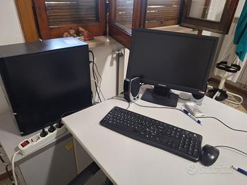 Server, due Pc con scrivanie