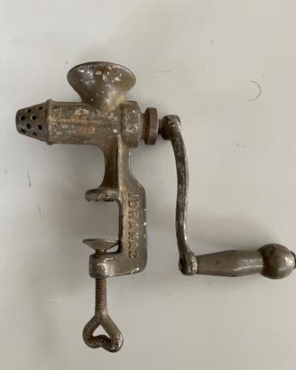 Tritacarne vintage marca Idranaz,