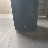 attezzature per feste. casse microfoni cavetti ecc