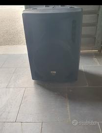 attezzature per feste. casse microfoni cavetti ecc